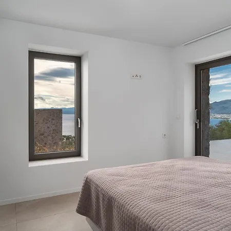 Aliki Villa